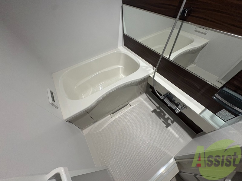 バス・シャワールーム　お風呂になります。一日の疲れを癒してくださいね。