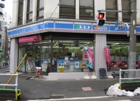 コンビニ　ローソン四谷一丁目店（コンビニ）まで120m