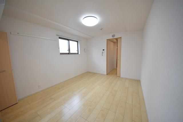 居室・リビング　★2面採光のお部屋です★