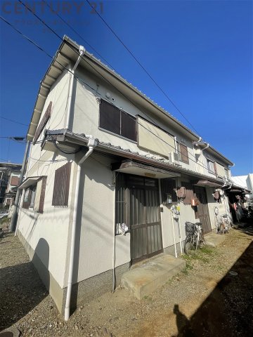 建物外観　うれしい無料駐車場付き！