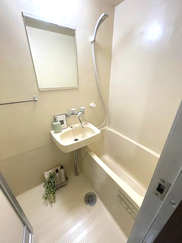 バス・シャワールーム　参考)同マンション同間取り他部屋の写真