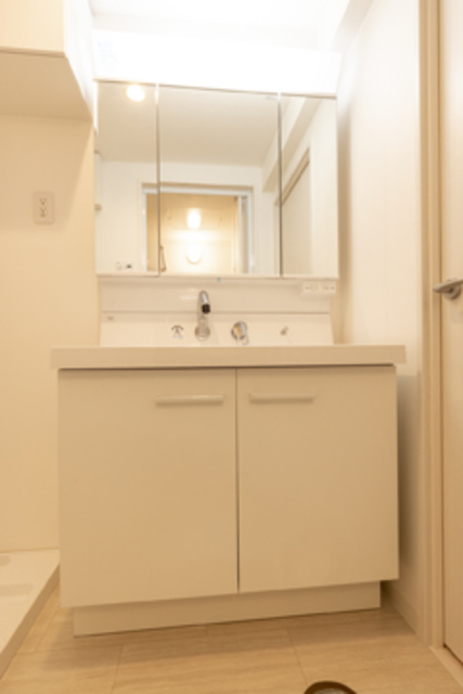 洗面設備　※写真は同タイプ住戸です。