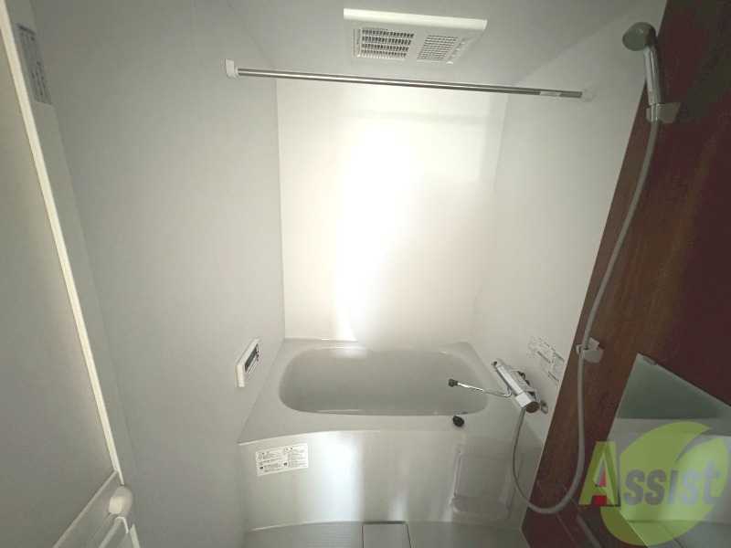 バス・シャワールーム　浴槽が広いので日々の疲れも癒されますね。