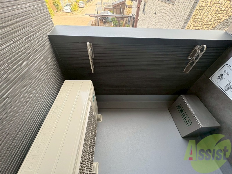 バルコニー　バルコニーに物干しがあるので洗濯物が干せます。