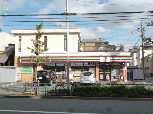 コンビニ　セブンイレブン足立東綾瀬3丁目店（コンビニ）まで597m