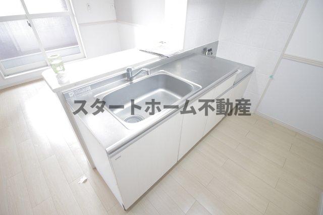 キッチン　コンパクトなキッチンで掃除もラクラク