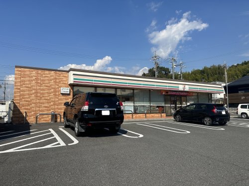 コンビニ　セブンイレブン　四日市小杉新町店（コンビニ）まで768m