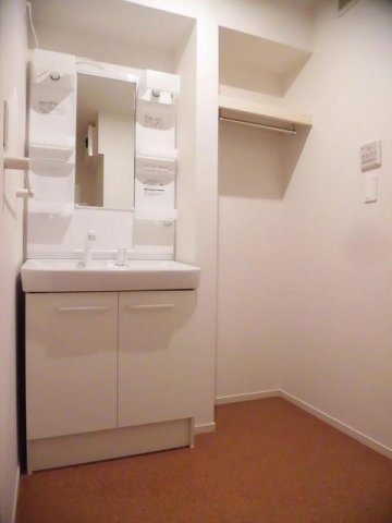 洗面設備　スペースが確保できる洗面所です