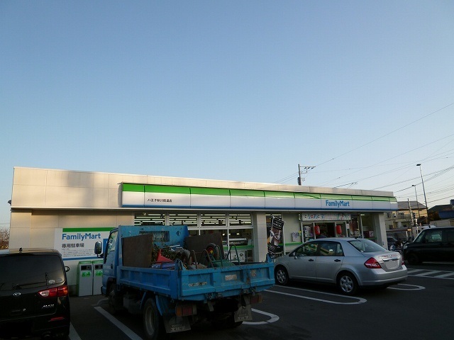 コンビニ　ファミリーマート（コンビニ）まで450m