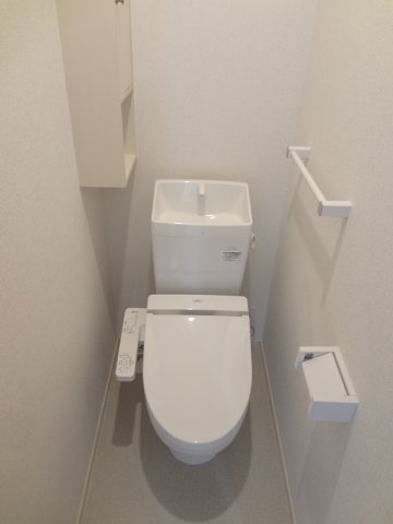 トイレ　清潔感のあるトイレです