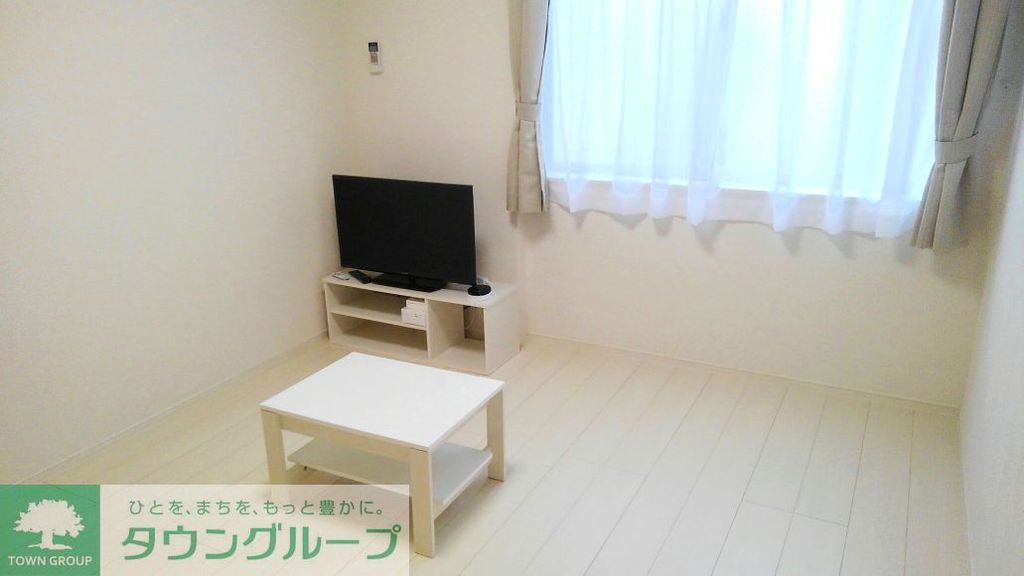 収納　ポール付き収納でコートやスーツもらくらくしまえます。