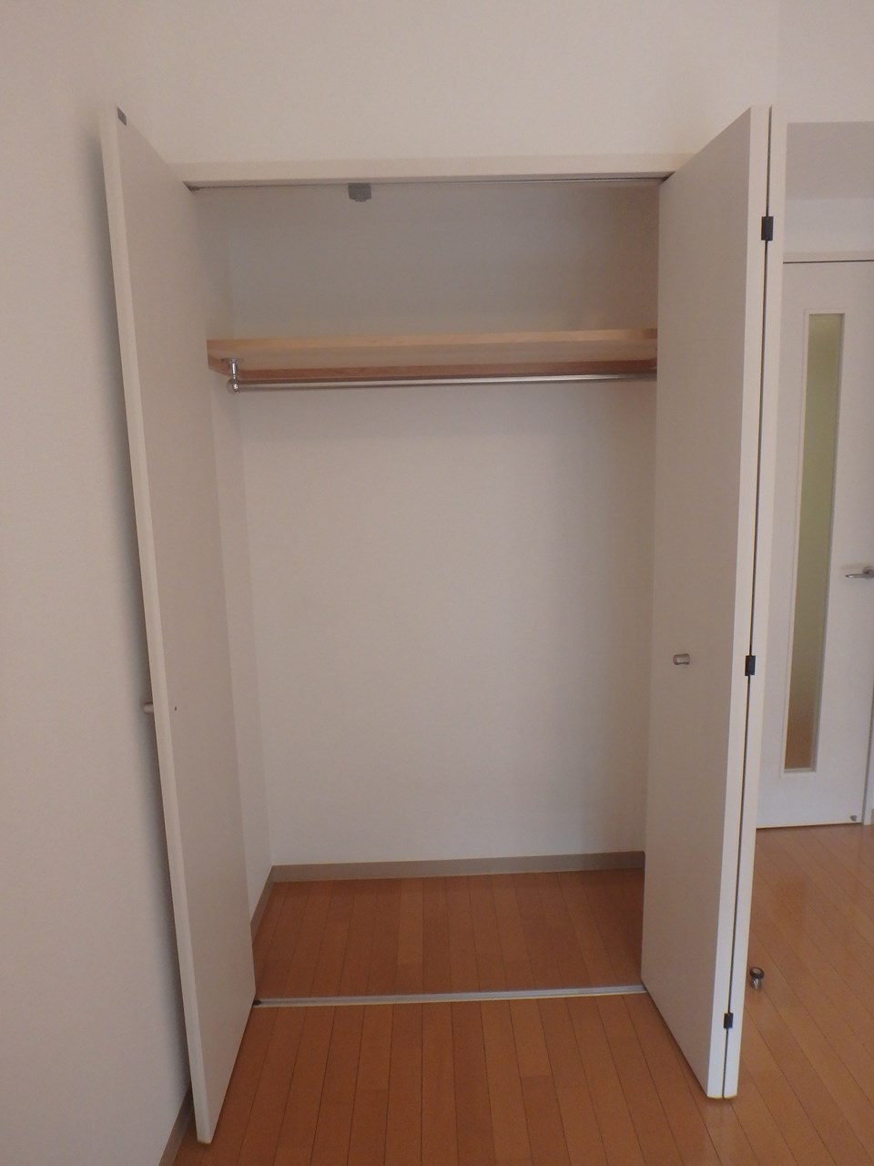 収納　ハンガーパイプ付きのクローゼット