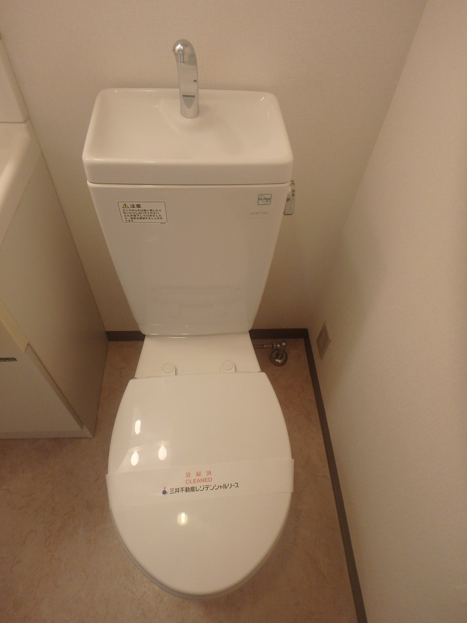 トイレ　個室タイプのトイレ