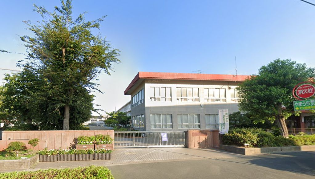 小学校　浜松市立曳馬小学校（小学校）まで195m