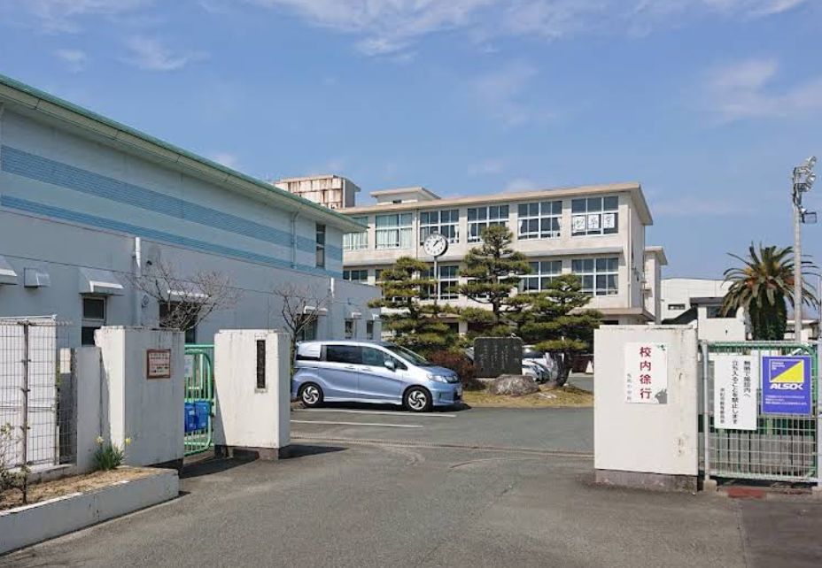 中学校　浜松市立曳馬中学校（中学校）まで716m