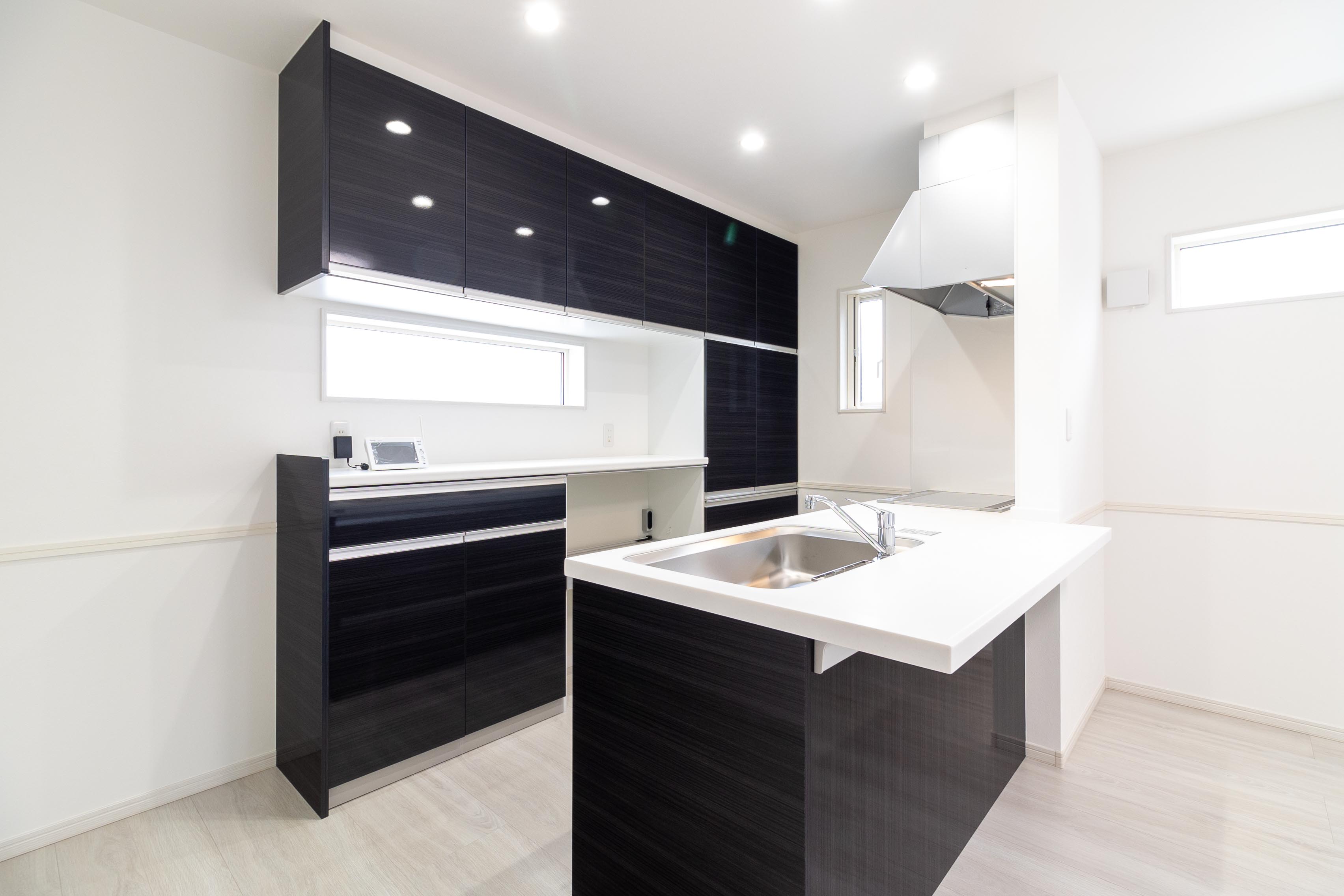 キッチン　大容量のカップボードがつきます