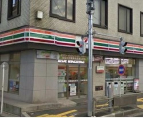 コンビニ　セブンイレブン 足立中居郵便局前店（コンビニ）まで588m