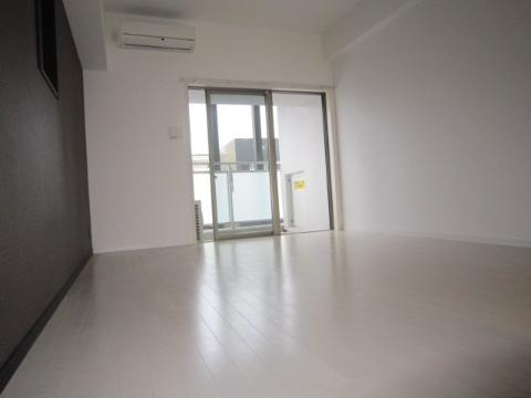 居室・リビング　室内