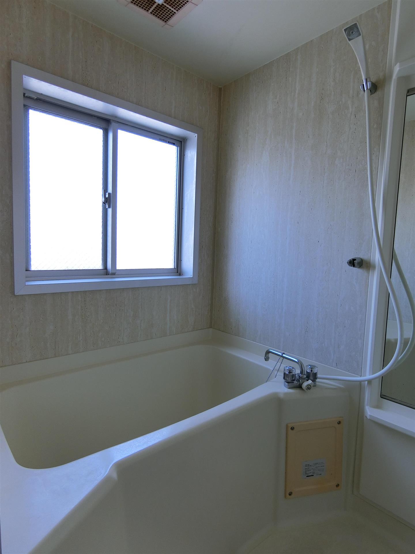 バス・シャワールーム　いつでもすぐに入浴できるシャワー付きのバスルーム♪