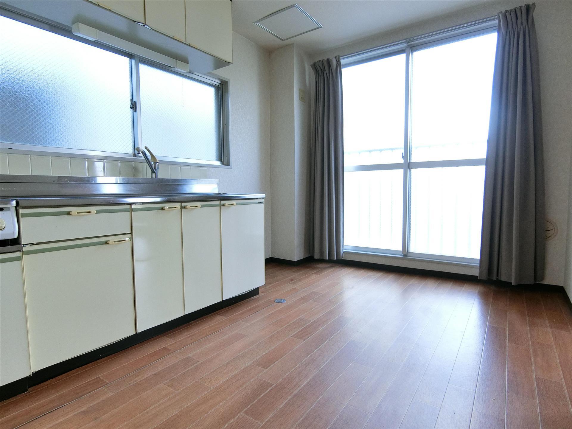 居室・リビング　ダイニングテーブルも置けるDK6帖♪