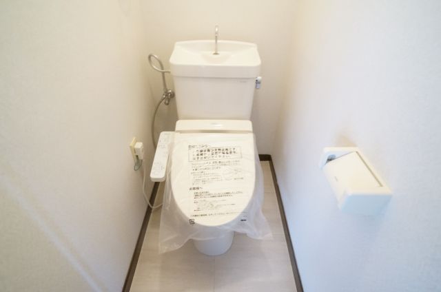 トイレ　ウォシュレット付いています。