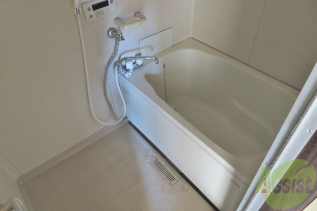 バス・シャワールーム　お風呂は追炊き付きみたいですね、便利です