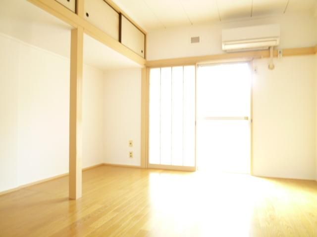 居室・リビング　☆日当たり良好な居室☆