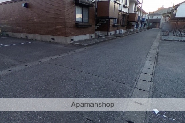 その他　前面道路（その他）まで0m