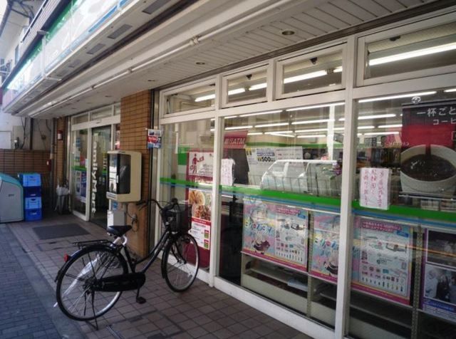 コンビニ　ファミリーマート板橋一丁目店（コンビニ）まで700m