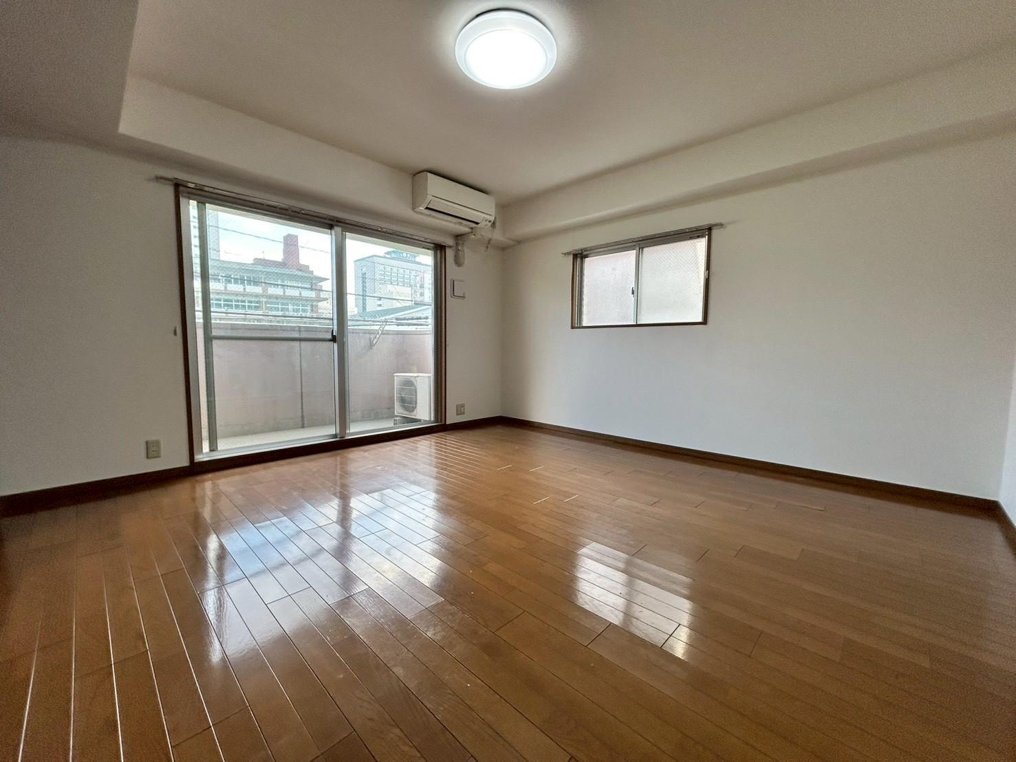 その他部屋・スペース　エアコン付きの10帖のリビングです