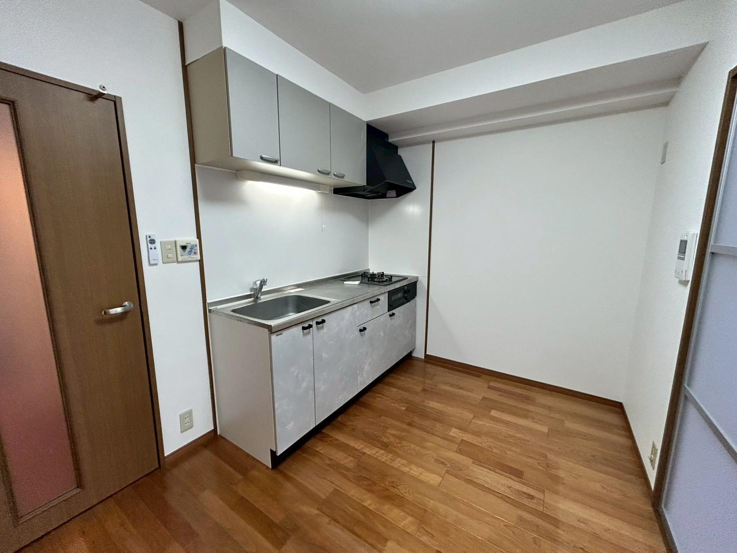 キッチン　グリル付き、2口コンロのキッチンです