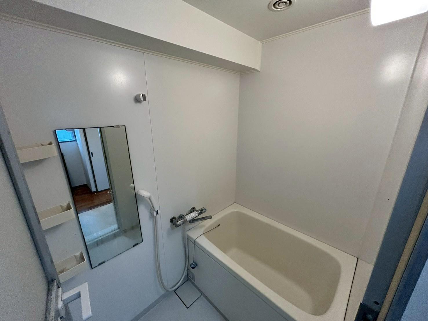 バス・シャワールーム　給湯式のお風呂です