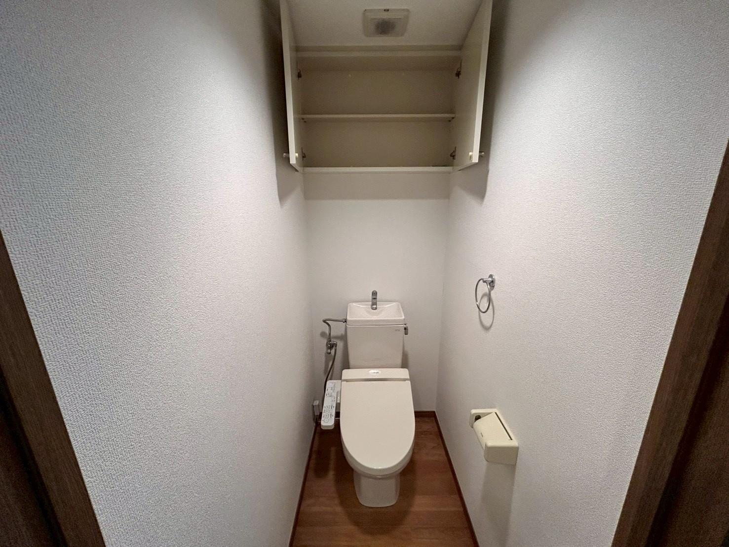 トイレ　温水洗浄便座付きのトイレです