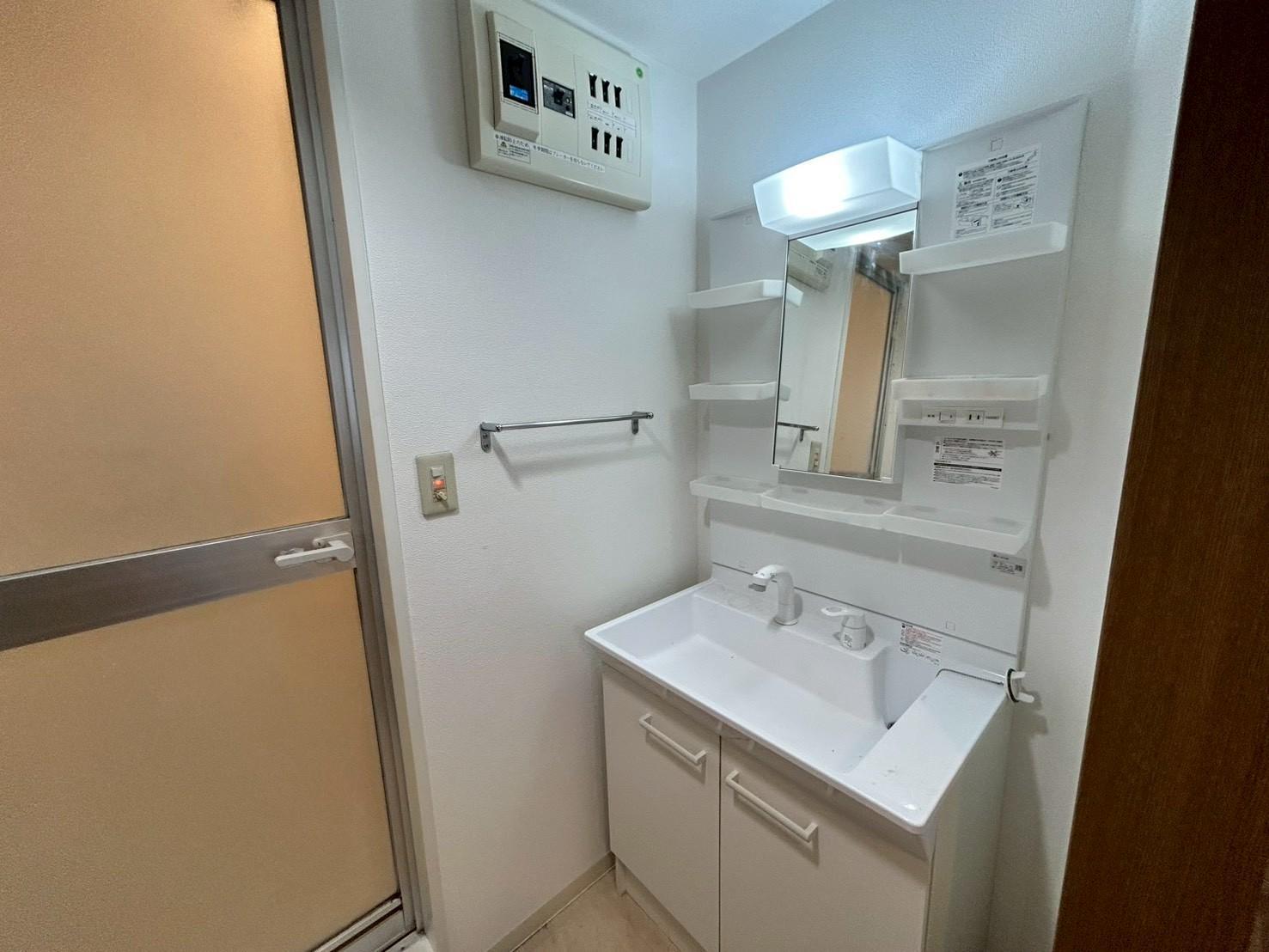 洗面設備　独立洗面台付きです