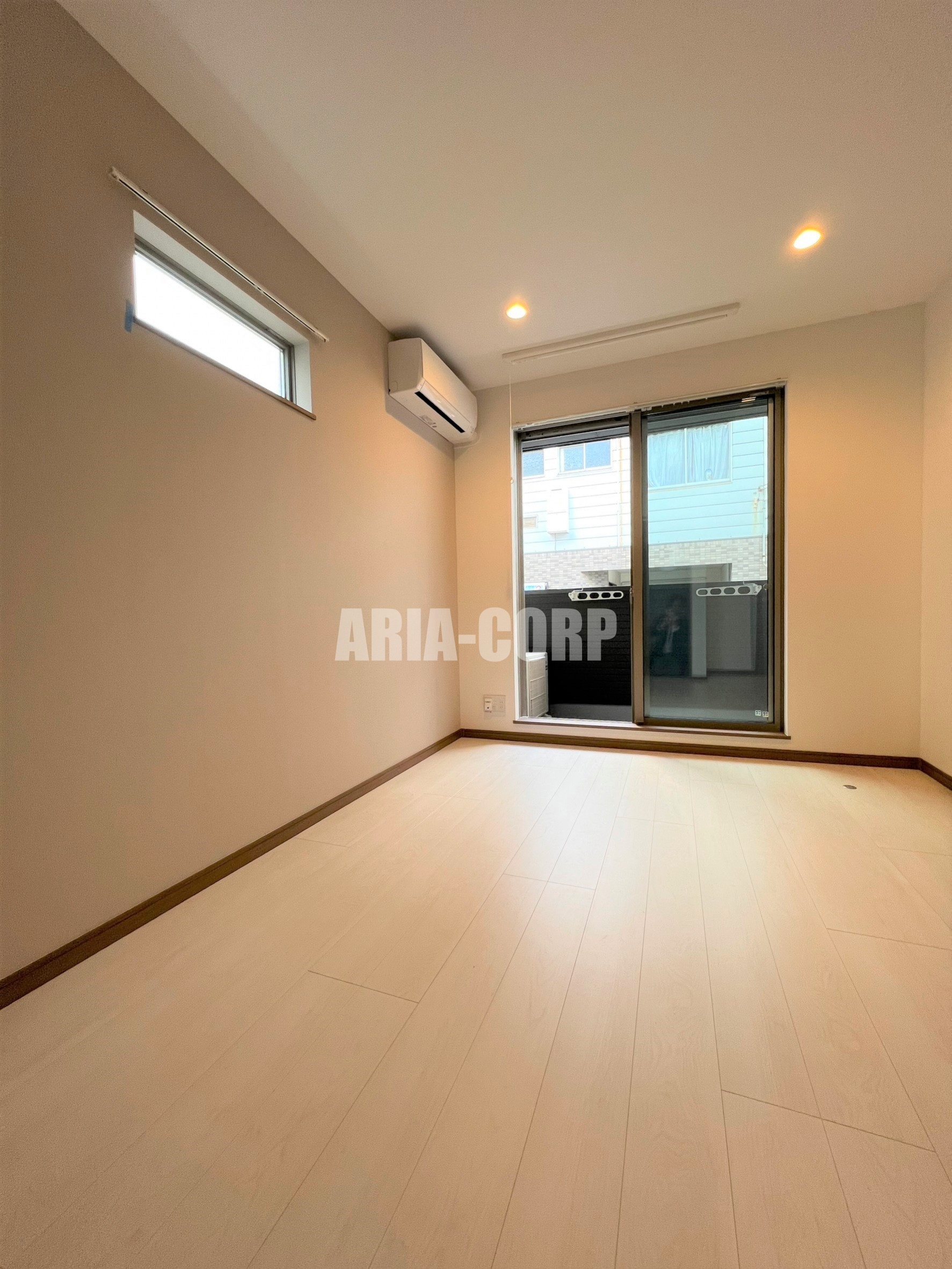 居室・リビング　白を基調とした清潔感ある室内です♪