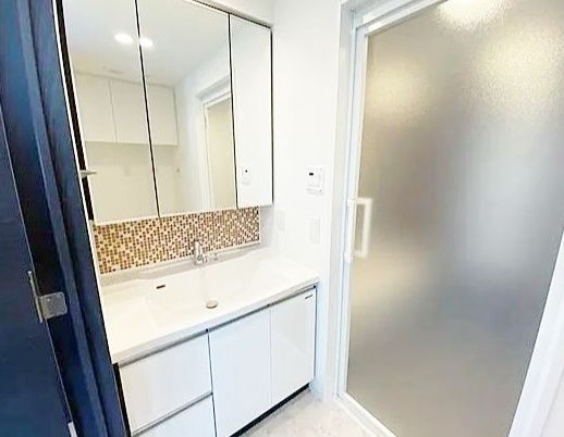 洗面設備　写真は同タイプ住居です。