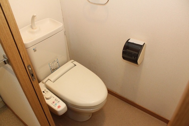 トイレ　同物件別号室の写真です。