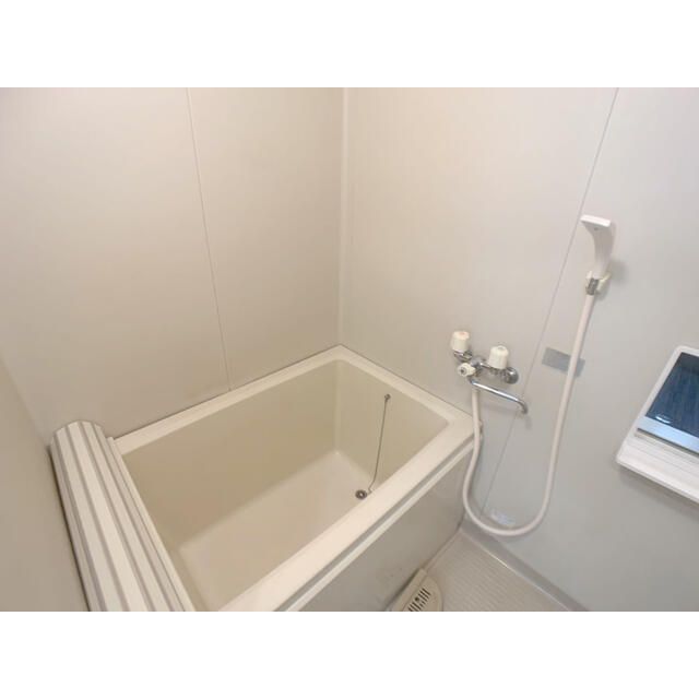 バス・シャワールーム　コンパクトで使いやすいお風呂です