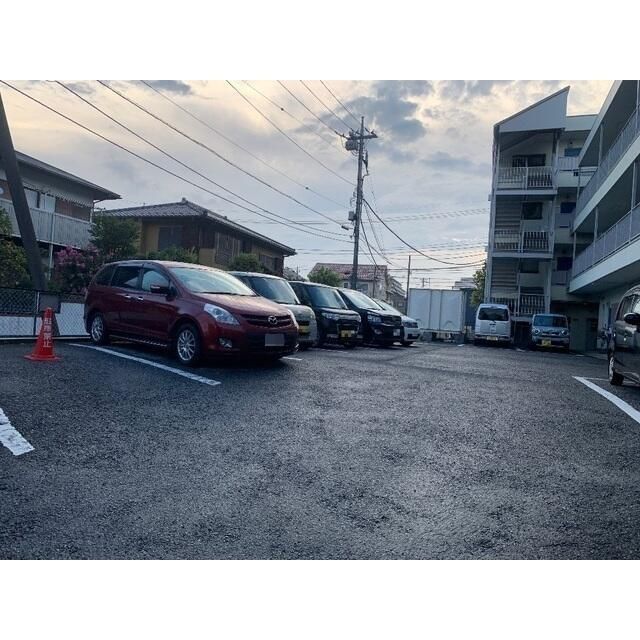 駐車場　駐車場があるので、車を買う予定の方も安心です