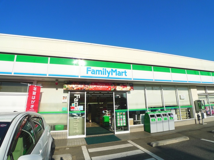 コンビニ　ファミリーマート（コンビニ）まで200m