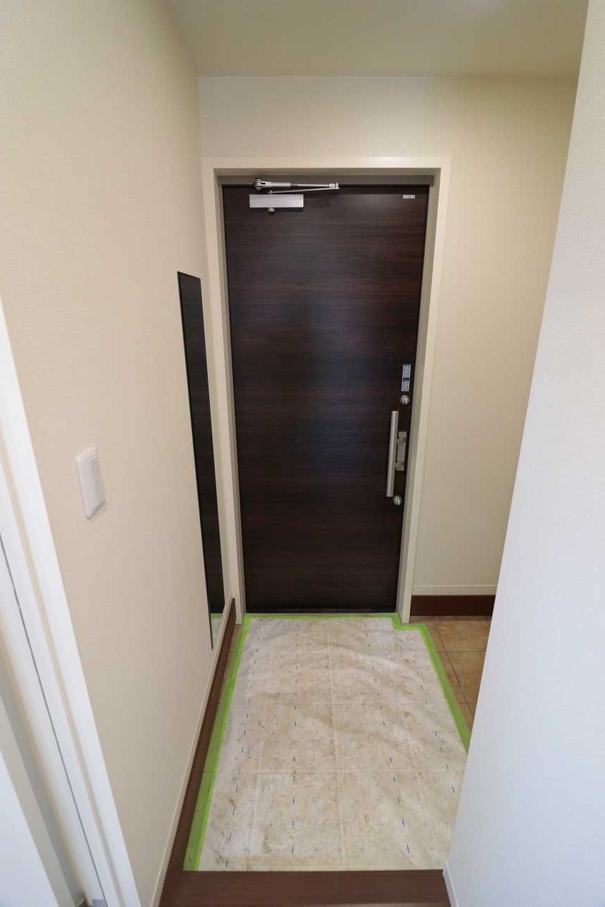 玄関　※同物件、別部屋の写真です。