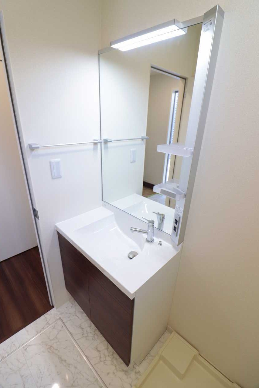 洗面設備　※同物件、別部屋の写真です。