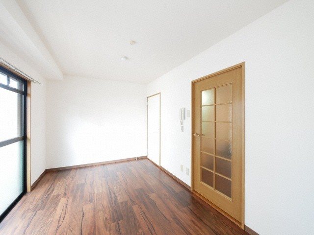 居室・リビング　こちらのリビングで趣味の時間をお楽しみください