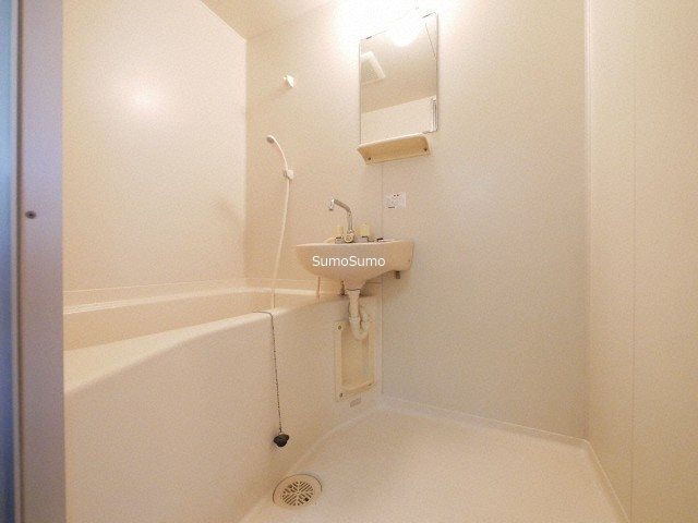 バス・シャワールーム　コンパクトで使いやすいお風呂です