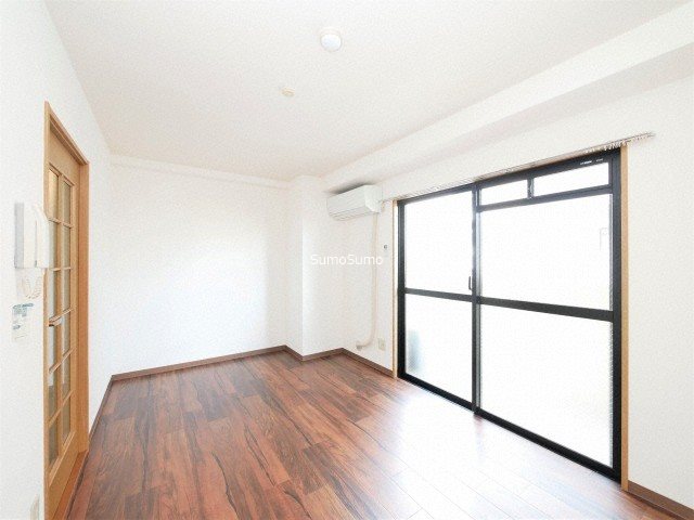 その他部屋・スペース　開放的な寝室です