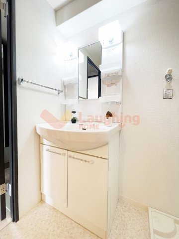 洗面設備　ゆったりとスペースのある洗面所