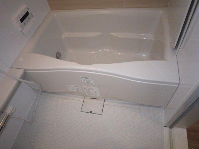 バス・シャワールーム　落ち着いた空間のお風呂です