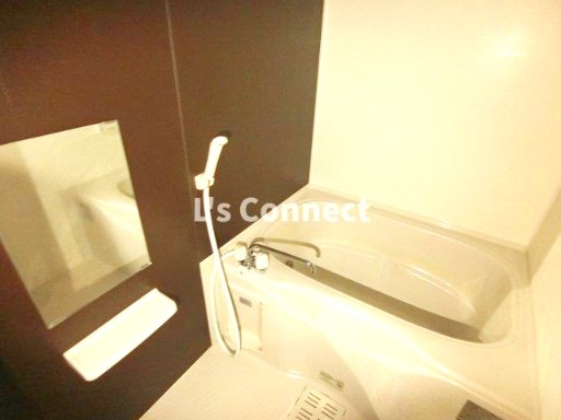 バス・シャワールーム　追焚き、浴室乾燥付きのお風呂。