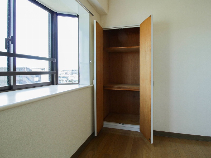 収納　北側の洋室の収納スペース