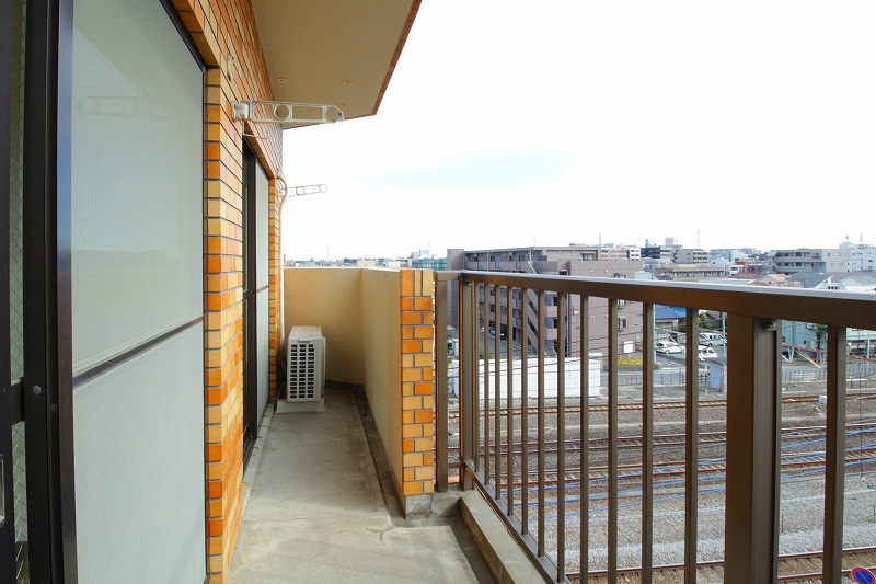 バルコニー　南向きで陽当り良好